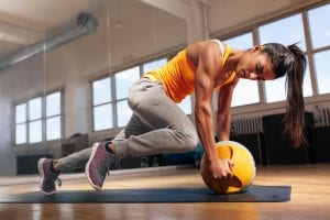 Woman doing intense core workout in gym